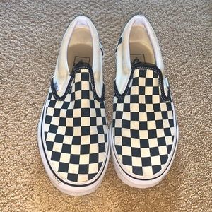 BLACK AND WHITE CHECKERED VANS